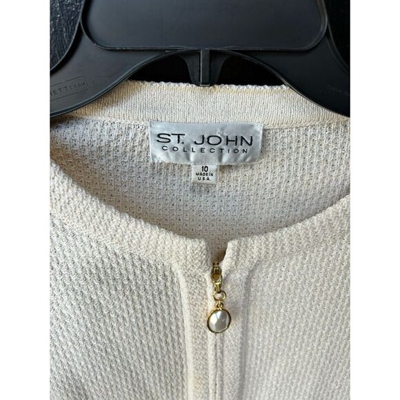 ST. JOHN Quilted Jackets in Off White with zip up pearl size 10/ excellent - Picture 3 of 7